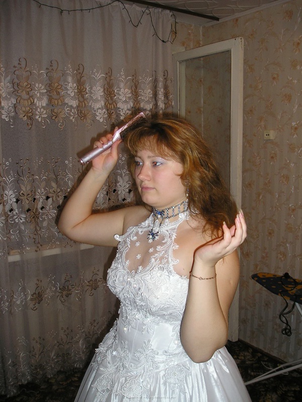 Пухлая баба в свадебном платье сосет фаллос 9 фото