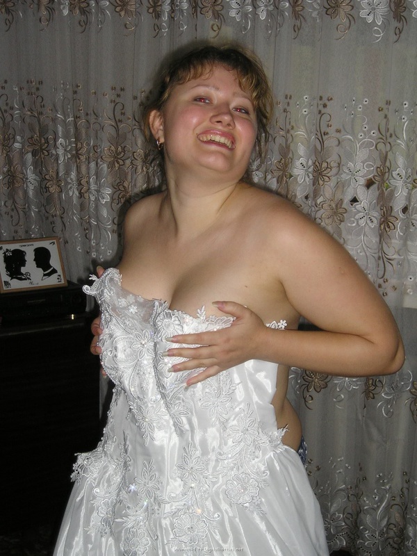 Пухлая баба в свадебном платье сосет фаллос 8 фото