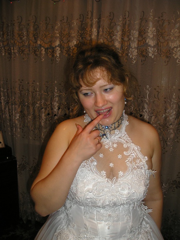 Пухлая баба в свадебном платье сосет фаллос 23 фото