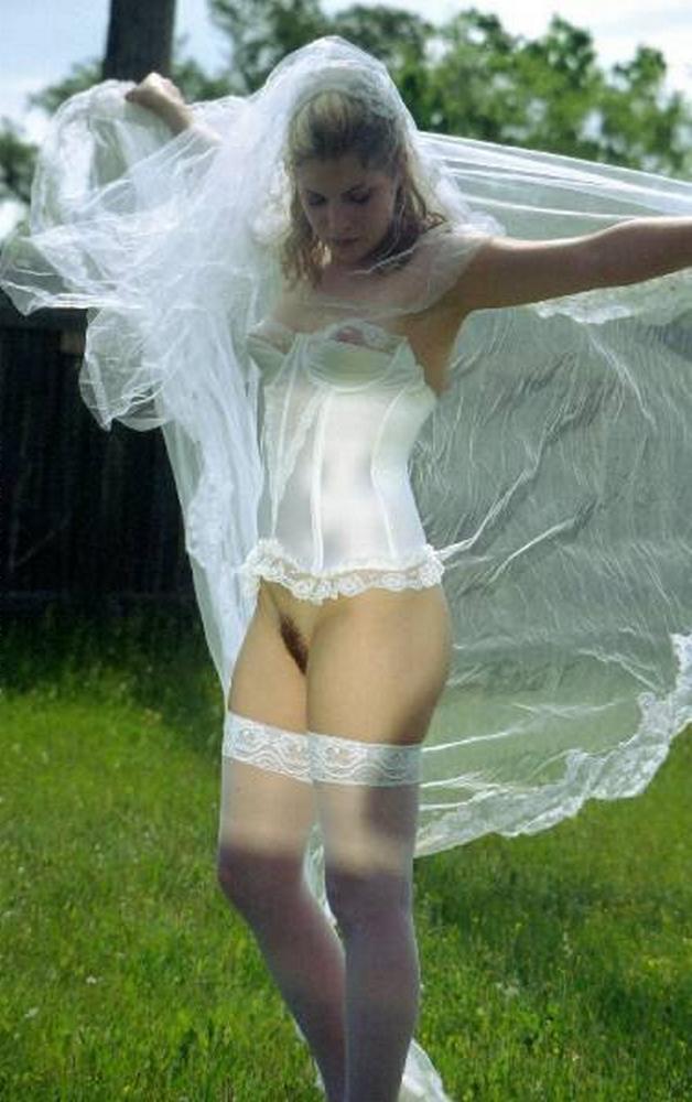 Невесты задрали платье и показали щелки 22 фото