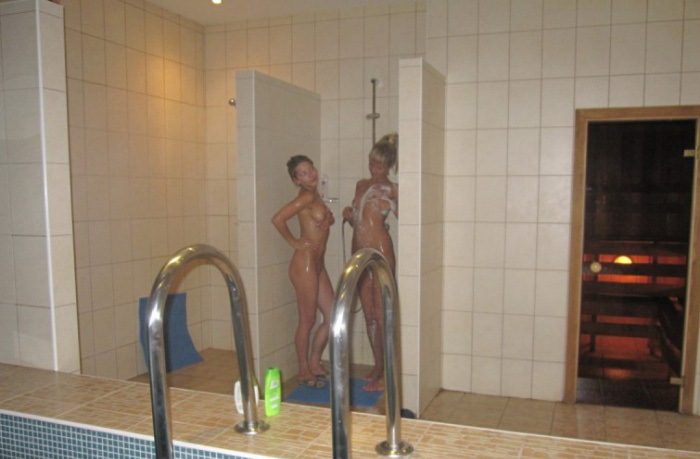 Лесбиянки в бане голые 4 фото