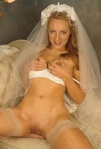 Сексуальные невесты сосут члены и позируют в свадебных платьях 23 фото