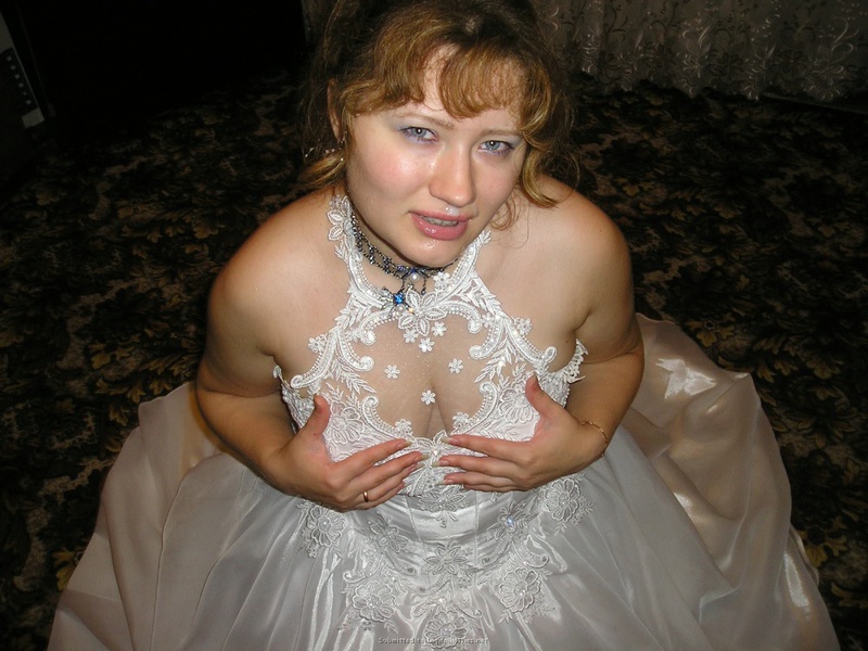Пухлая баба в свадебном платье сосет фаллос 14 фото